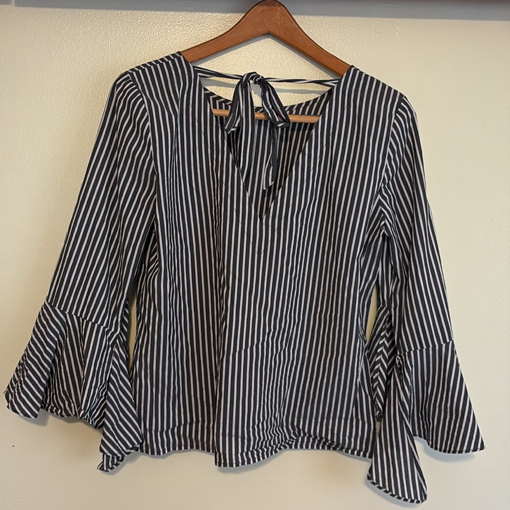 BY & BY GRAY STRIPED TOP MEDIUM - Picture 2 of 7